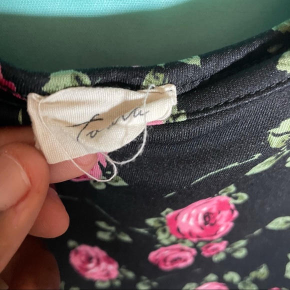 Floral Blouse with Ruffled Bottom - Picture 2 of 4